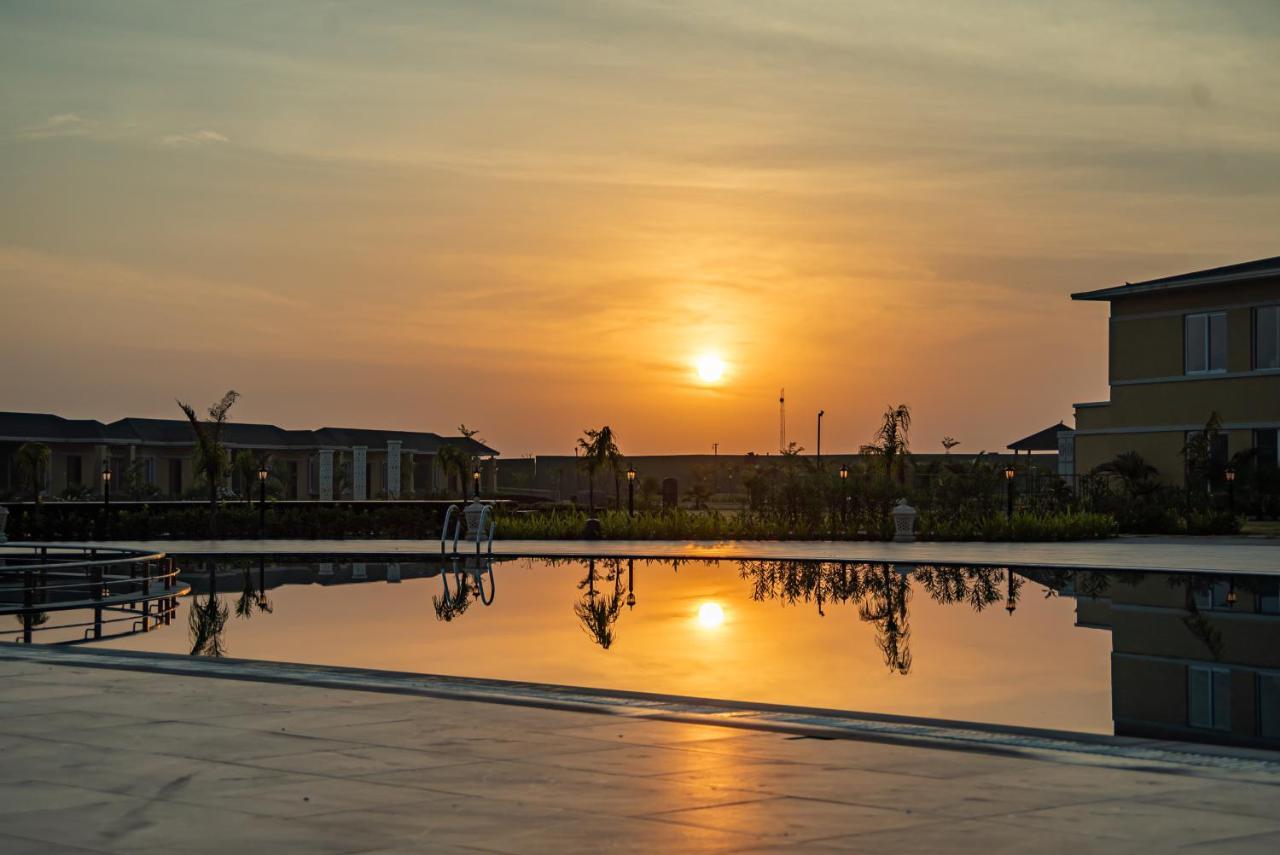 Hawthorn Suites By Wyndham Dwarka المظهر الخارجي الصورة