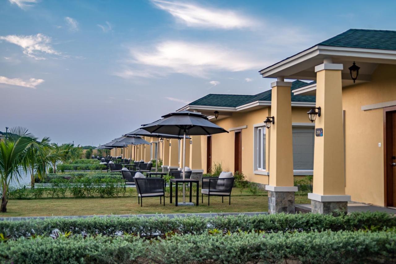Hawthorn Suites By Wyndham Dwarka المظهر الخارجي الصورة
