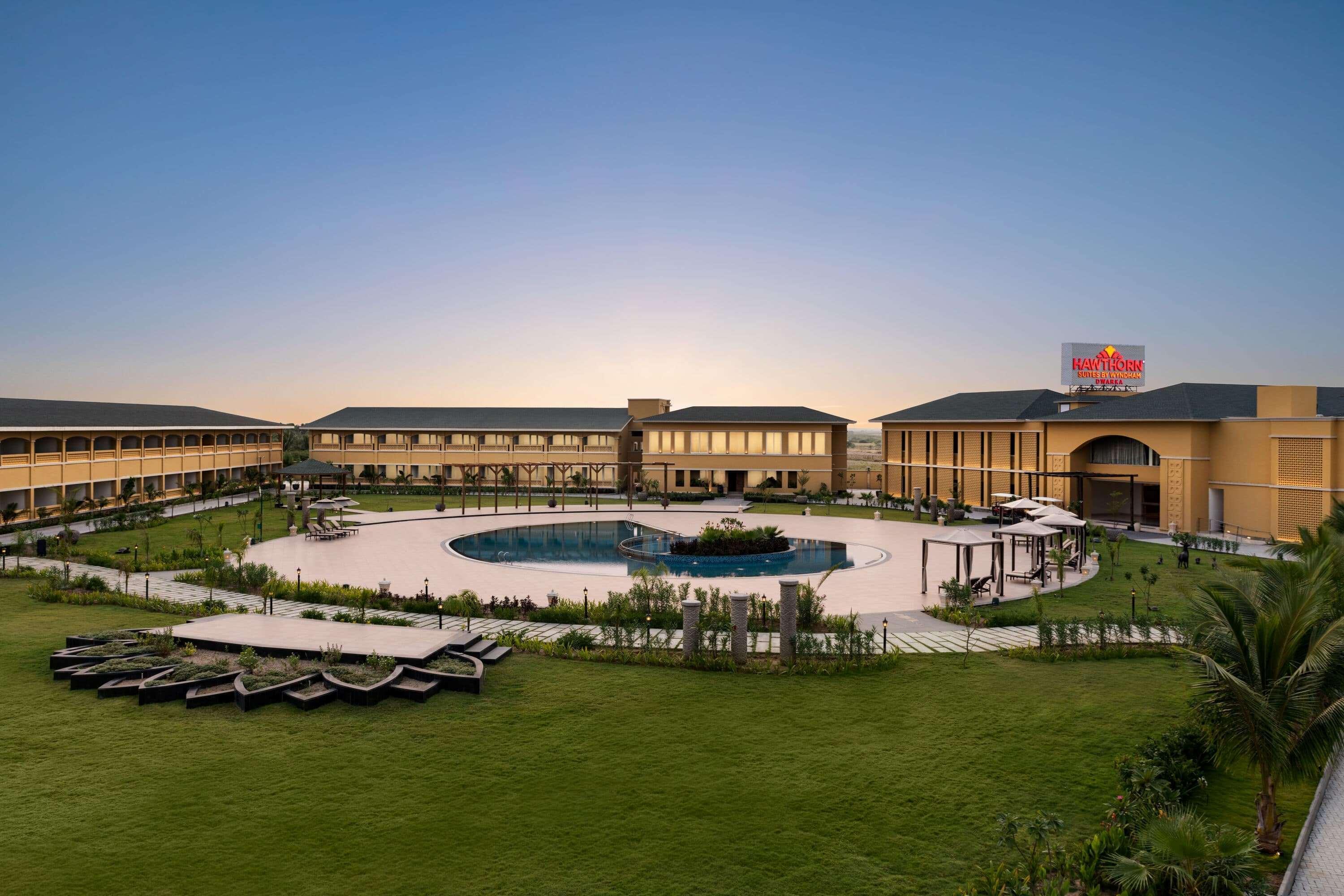Hawthorn Suites By Wyndham Dwarka المظهر الخارجي الصورة