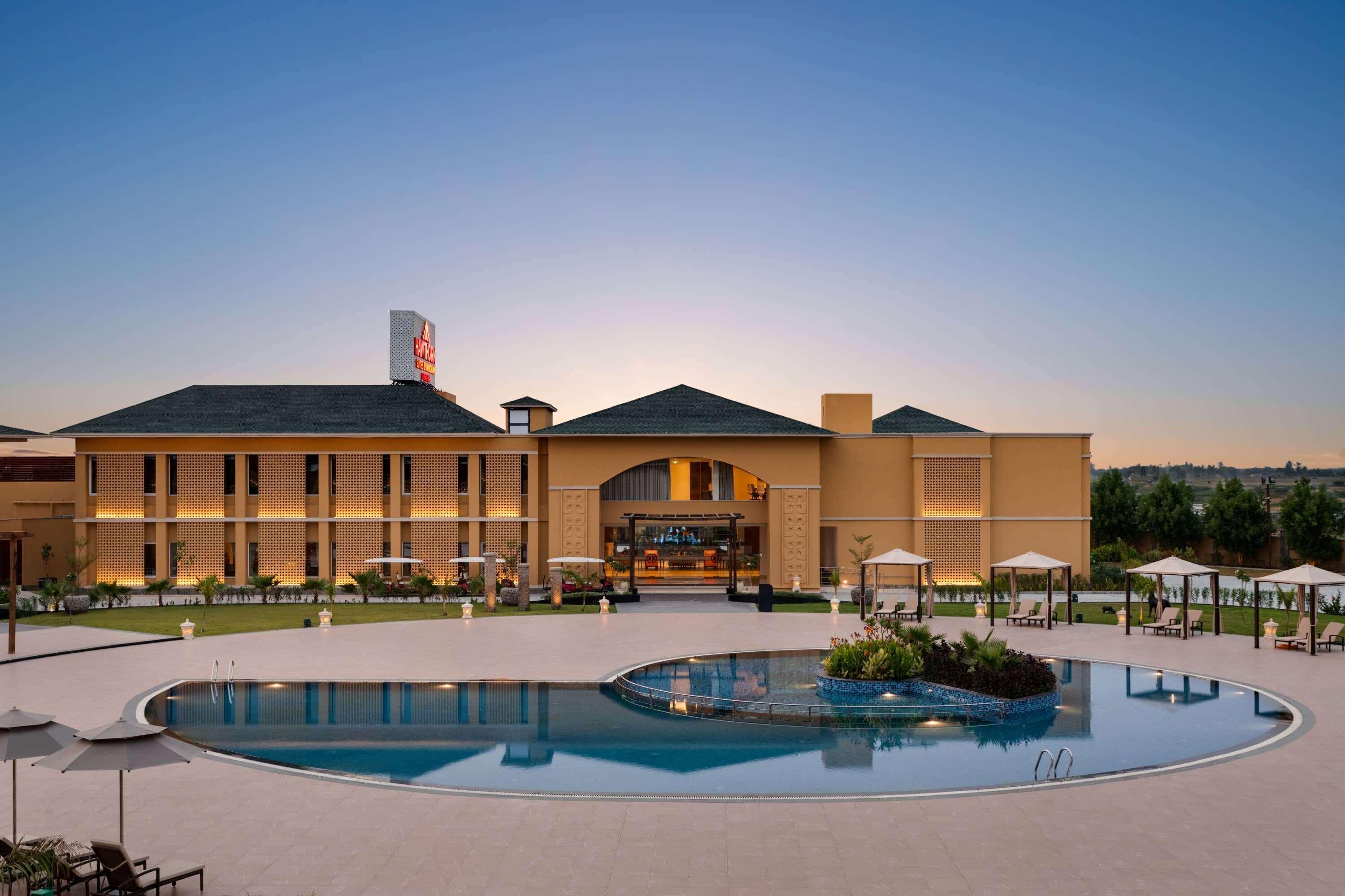 Hawthorn Suites By Wyndham Dwarka المظهر الخارجي الصورة