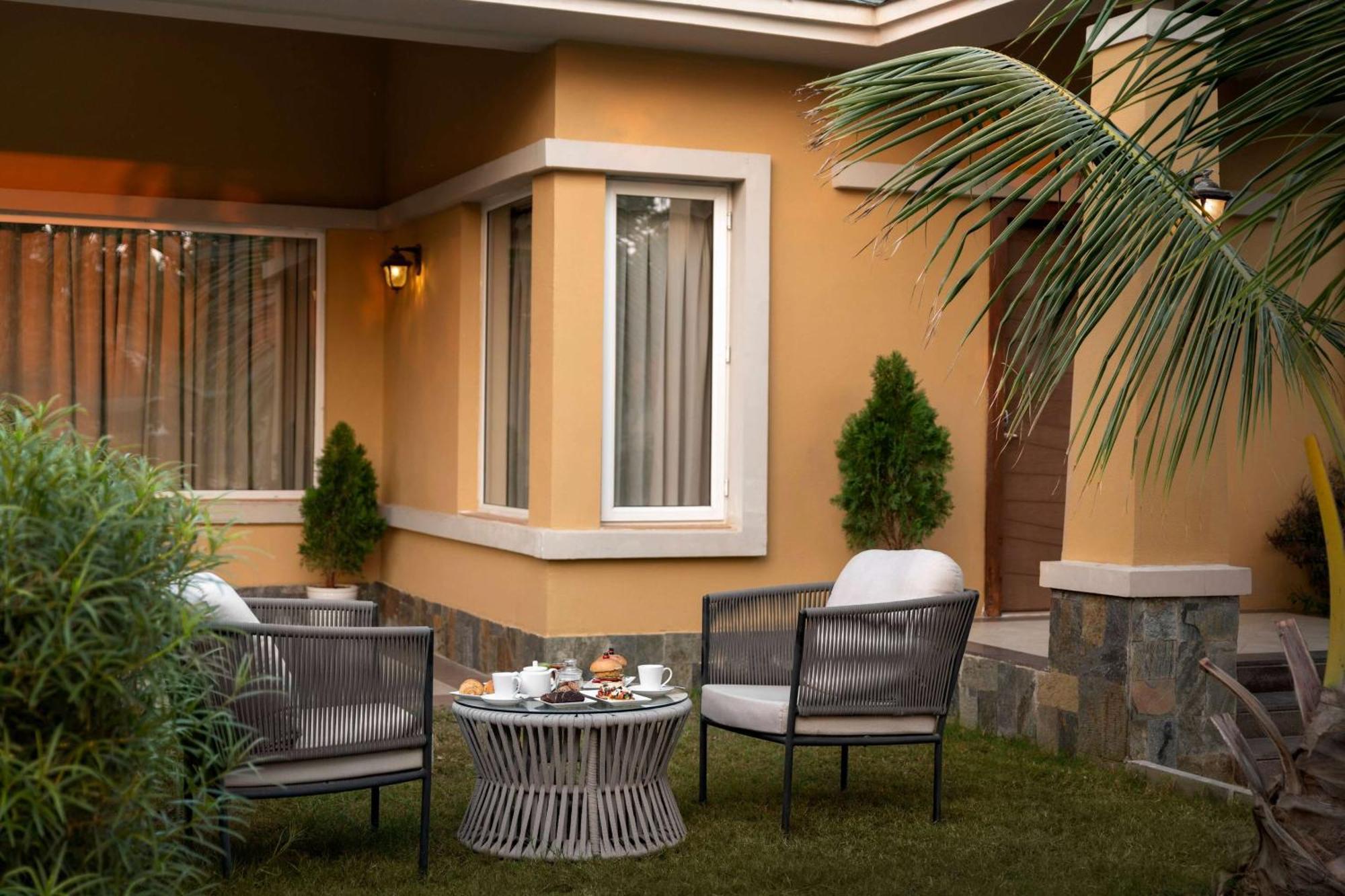 Hawthorn Suites By Wyndham Dwarka المظهر الخارجي الصورة